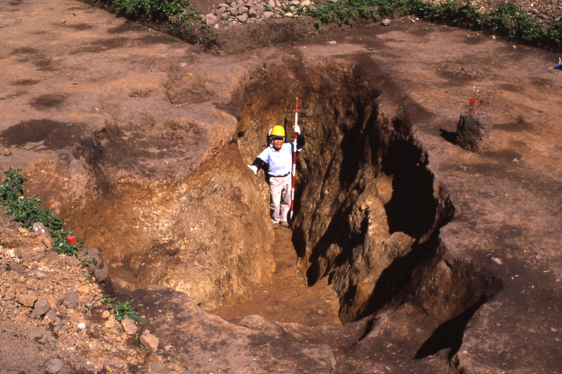 粘土採掘の穴