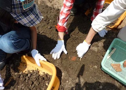 縄文遺跡で発掘体験！