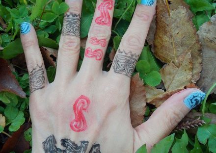 みにつける火焔土器/火炎土器ボディペイント